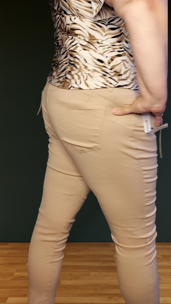 Broek Vera - Stijlvolle Skinny Beige Stretch met Push-Up Effect - Afbeelding 2
